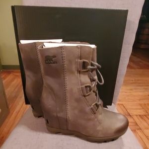 Sorel Joan of Arctic II wedges with box